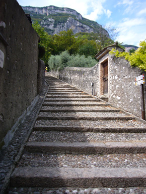 Inizio della scalinata