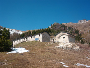 Bivio per il sentieri 151