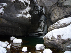 La Cascata tra la neve
